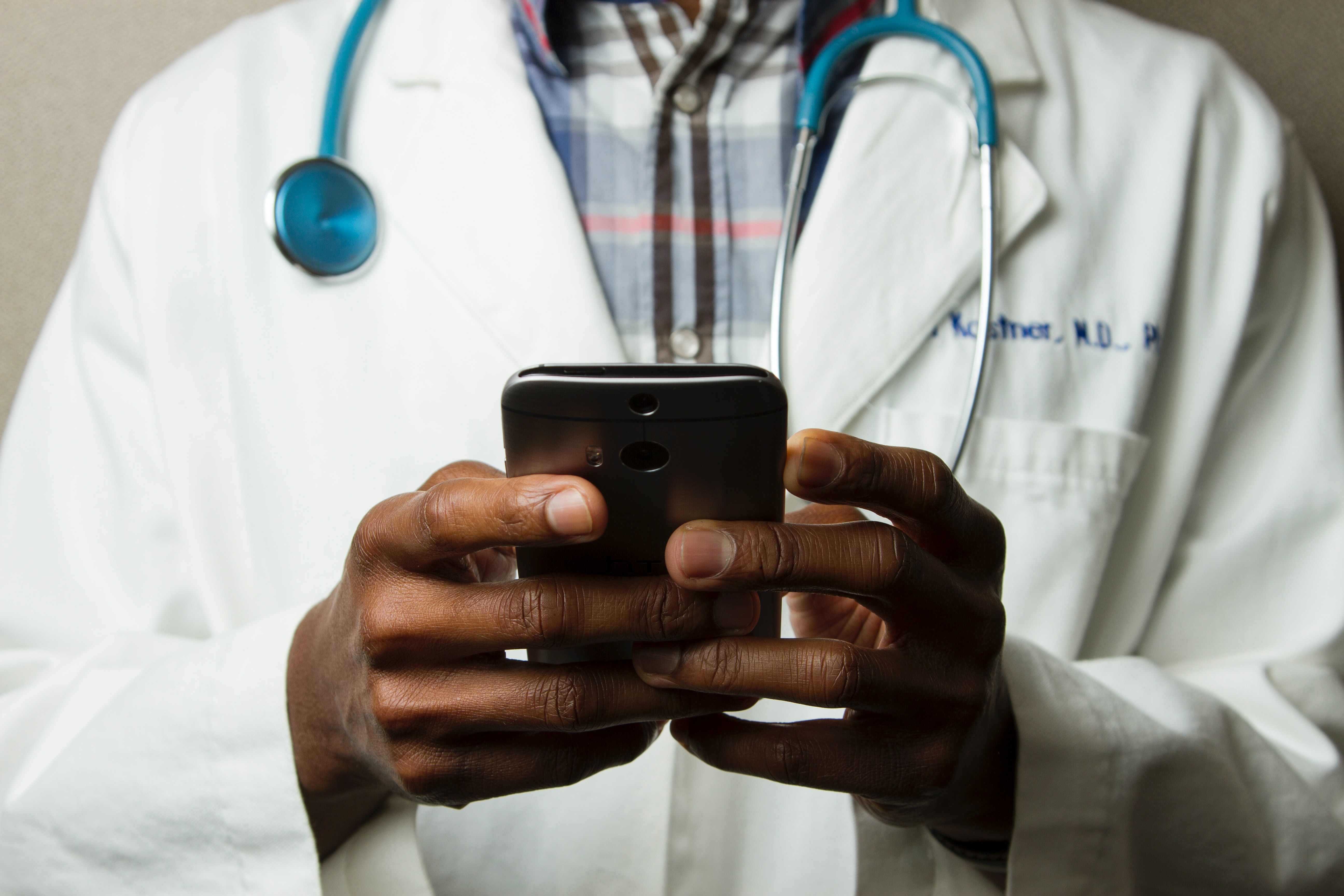 Edital que oferta 40 vagas para médicos especialistas no Ceará encerra inscrições nesta quinta (16); veja oportunidades 1 national cancer institute l8twzt4ccvq unsplash