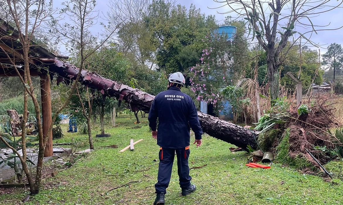 Defesa Civil reconhece situação de emergência em 17 municípios do RS 1 saveclip.app 745570286 1036356515713016 4744727848112598077 n 1