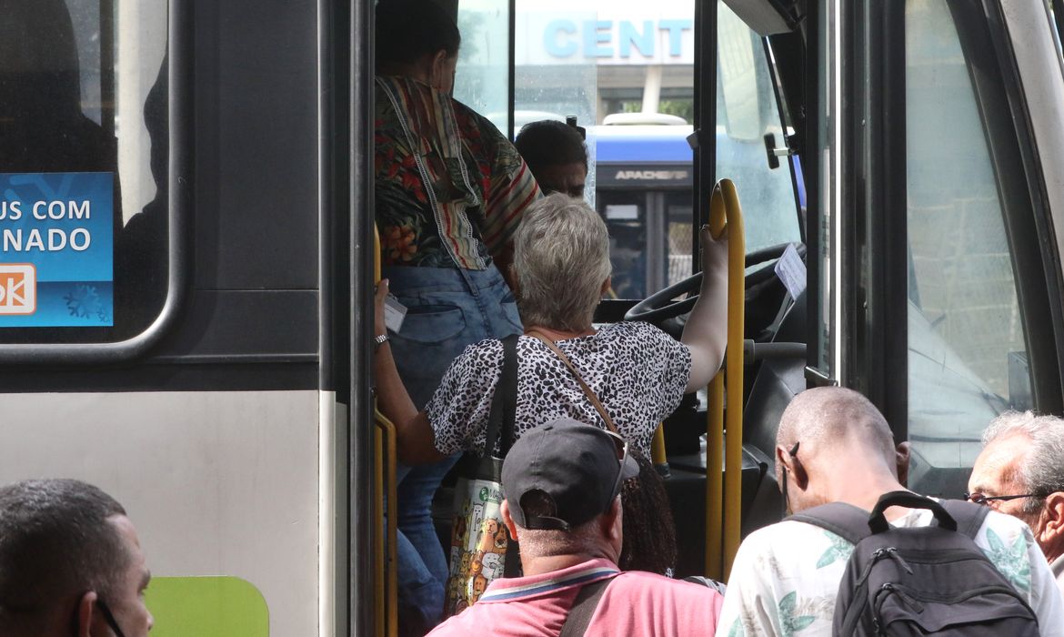 Rodoviários do Rio participam de audiência de conciliação 1 trbr0273 0