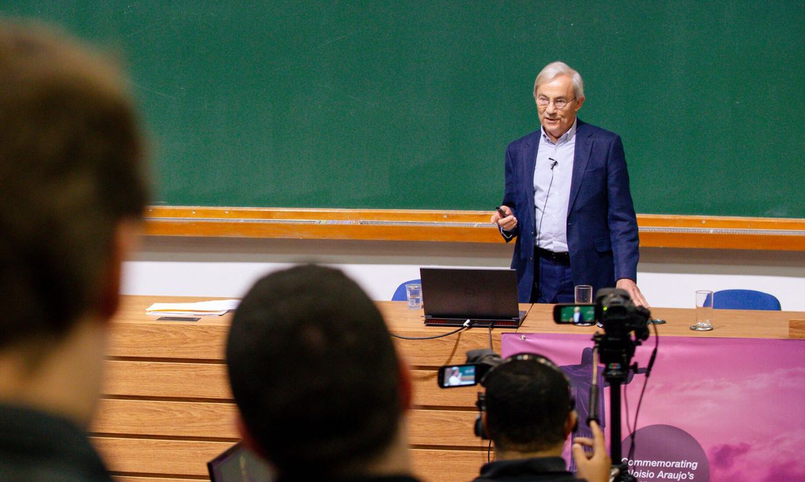 Nobel da economia diz que impacto da IA no emprego é superestimado 1 vencedor do premio nobel de economia de 2010 christopher pissarides
