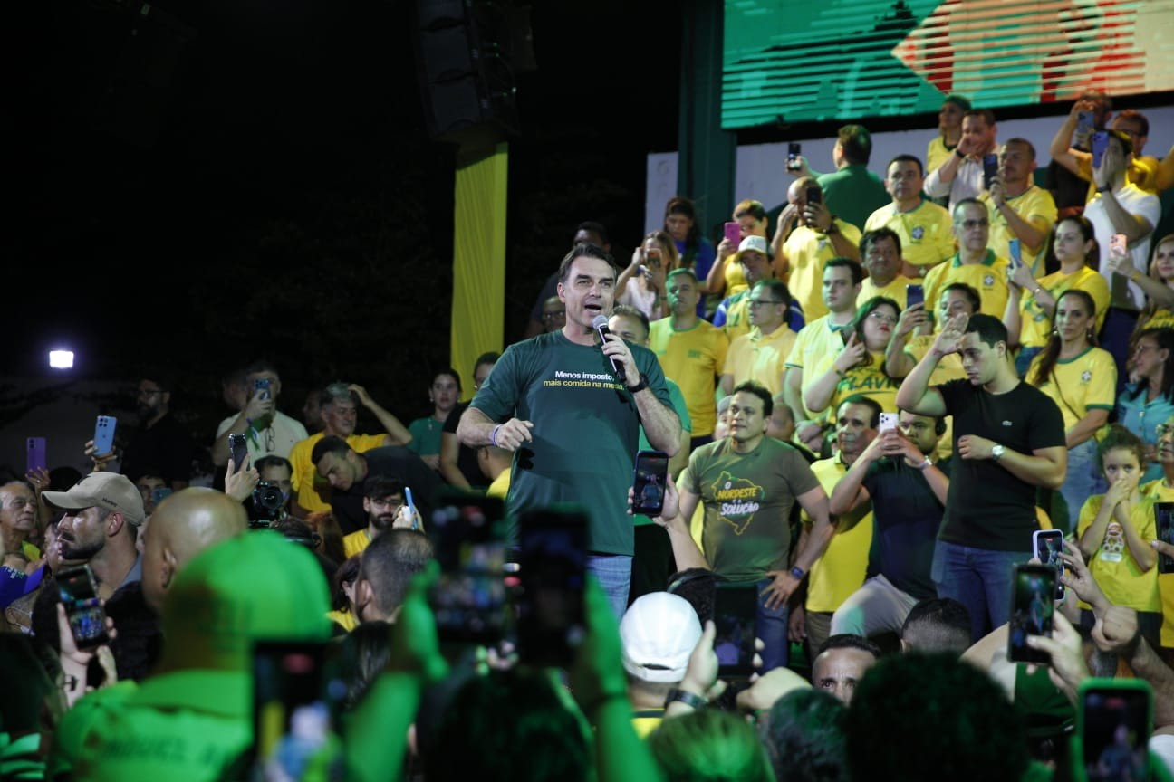 Flávio Bolsonaro diz que governo usa PF para perseguir oposição 1 whatsapp image 2026 07 10 at 22.03.55