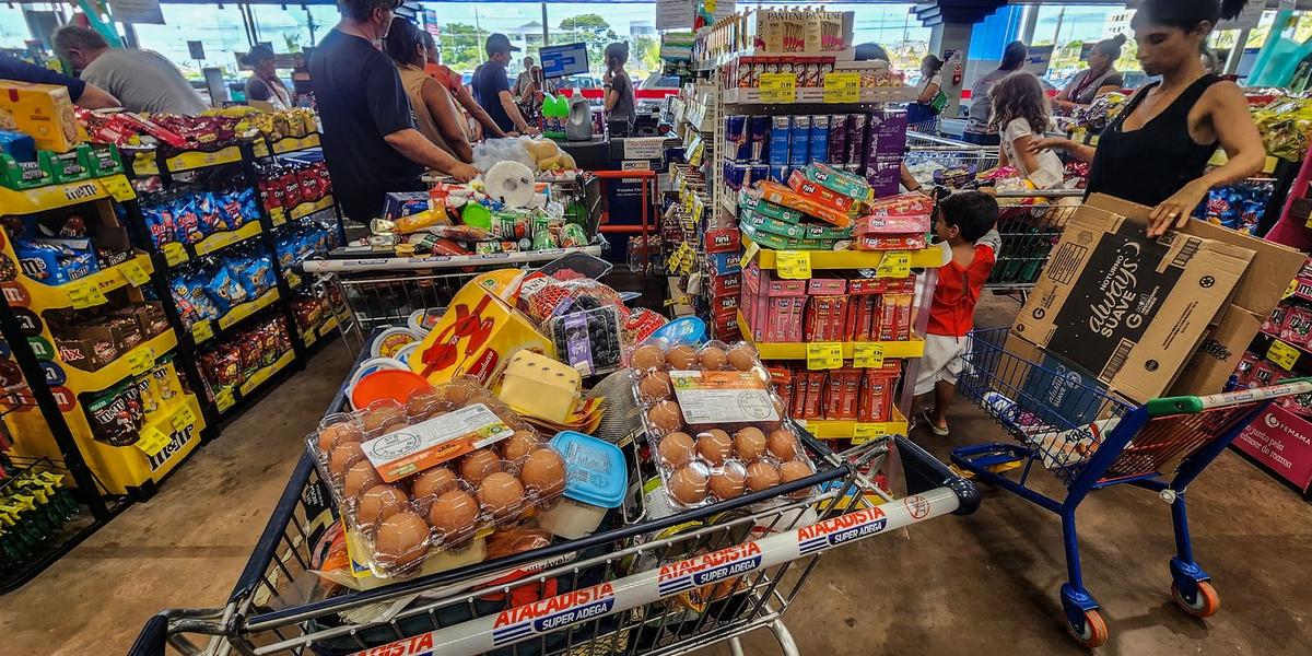 Bolsa Família: AGU recorre ao STF para garantir reajuste de 15% nos benefícios 1 20231130 110016