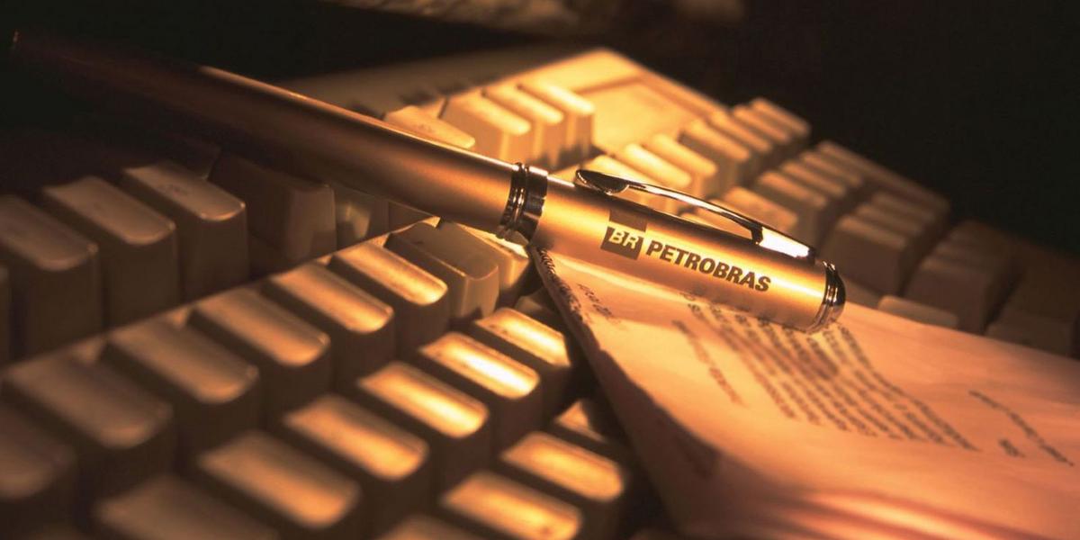 caneta e teclado