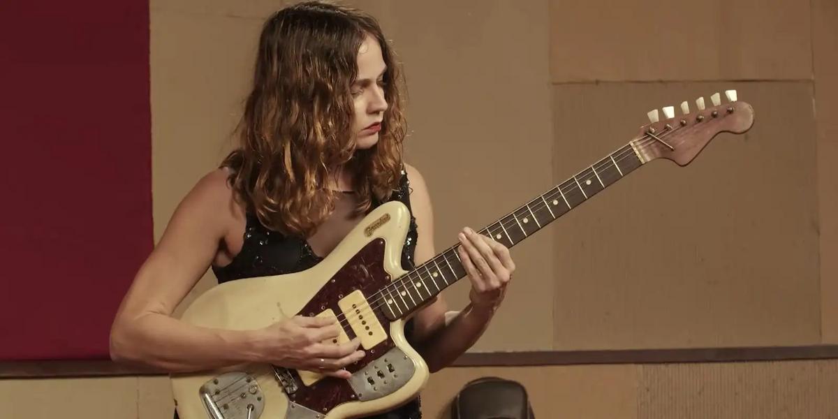 Gabi Terra brilha no reality 'Duelo de Guitarras' da TV Brasil 1 duelo de guitarras gabi terra 02 credito divulgacao tv brasil