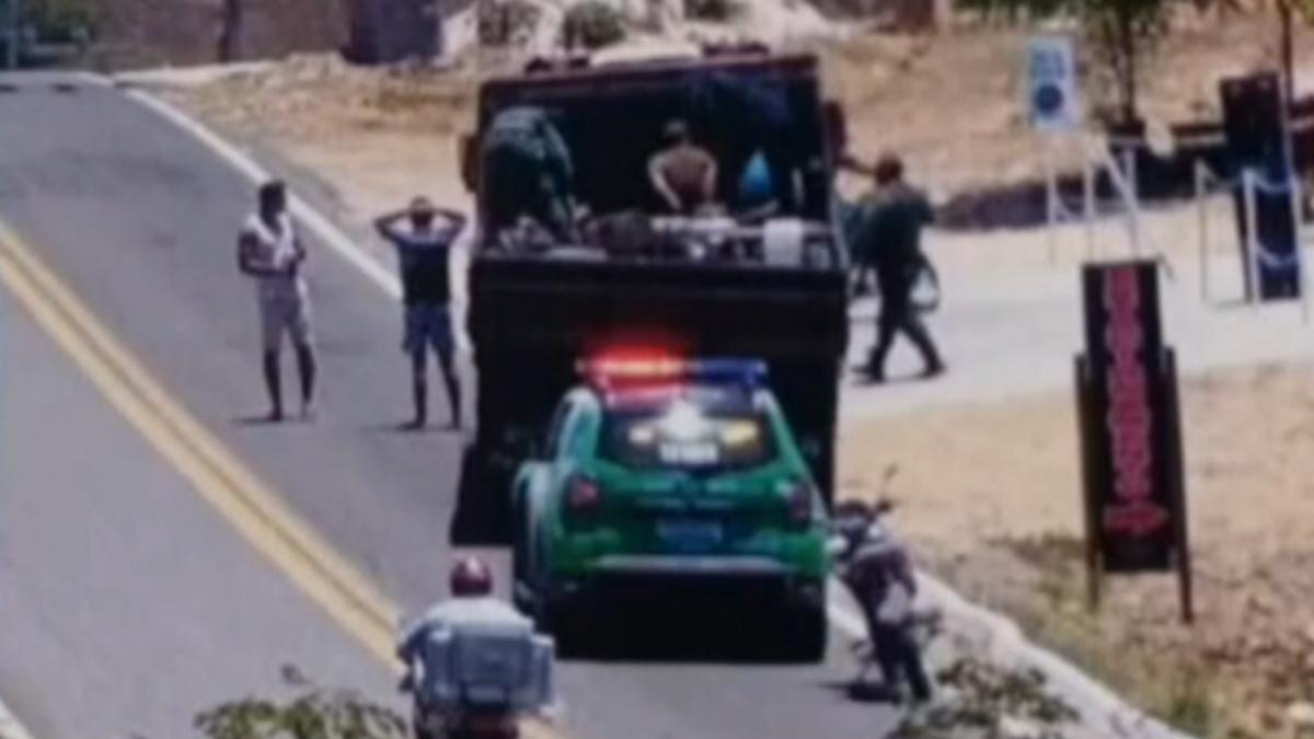 Bando é preso em Piquet Carneiro por tentativa de furto de trilhos ferroviários 1 roubo trilho 2